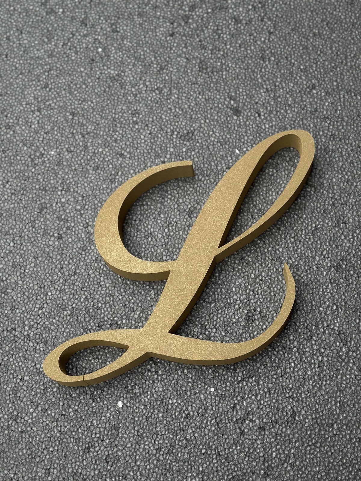 Litere caligrafice aurii